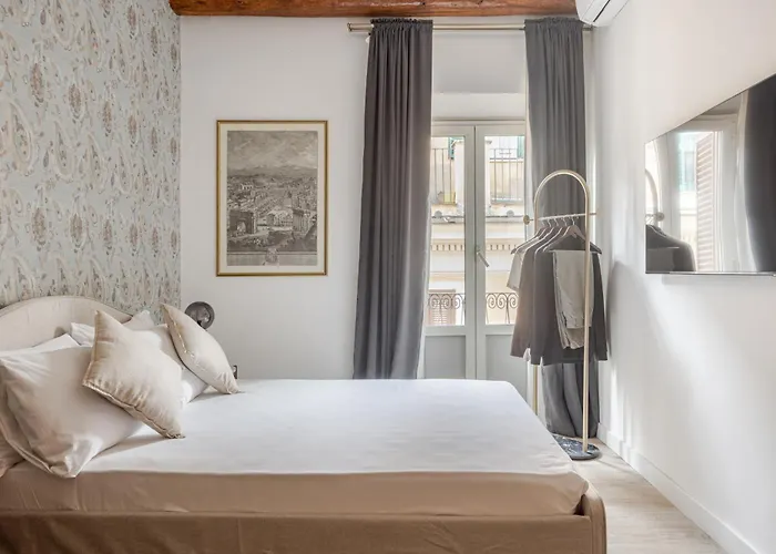 Piazza Di Spagna 2 Bedrooms And 5 Juliet Balcony Apartment