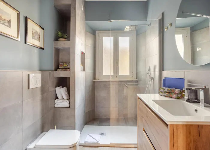 Apartment Piazza Di Spagna 2 Bedrooms And 5 Juliet Balcony