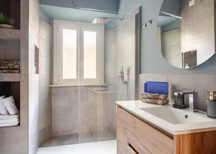 Apartment Piazza Di Spagna 2 Bedrooms And 5 Juliet Balcony