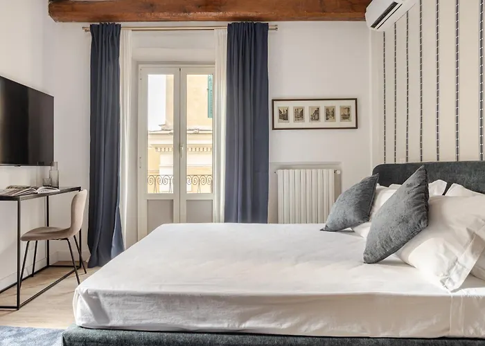 Piazza Di Spagna 2 Bedrooms And 5 Juliet Balcony * Rom