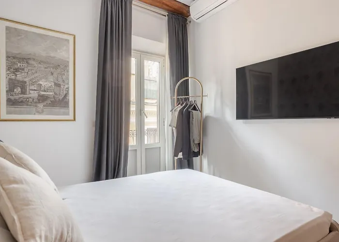 Piazza Di Spagna 2 Bedrooms And 5 Juliet Balcony Apartment *