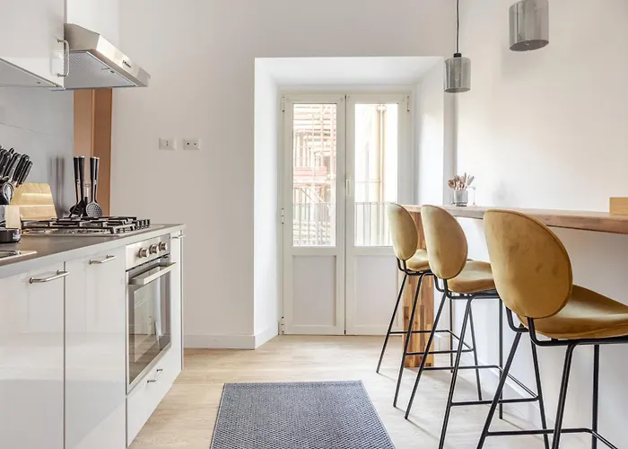 Apartment Piazza Di Spagna 2 Bedrooms And 5 Juliet Balcony