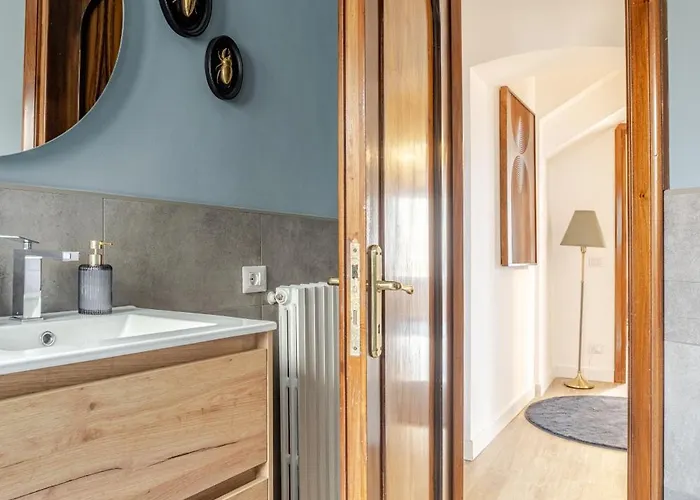 Piazza Di Spagna 2 Bedrooms And 5 Juliet Balcony *